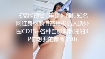 《极品CP❤️魔手外购》正版2K近景热闹商场女厕刁钻位置偸拍超多小姐姐方便，能看脸又能看私处，浓浓分泌物挂逼上不掉