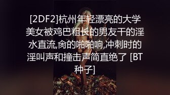 美腿美眉穿着黑丝来约会，男友肯定受不了啊，狂舔丝袜