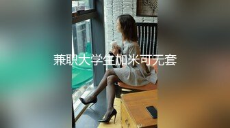 在沙发上被黑祖宗大鸡吧无套猛怼 奶子哗哗 爽叫不停 射了一屁屁