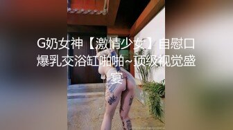 长发大眼妹子，黑丝女仆装制服诱惑，特写掰穴按摩阴蒂，卖力口交，无套女上位