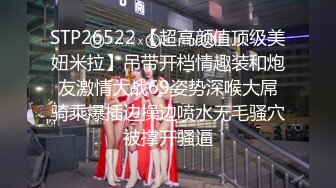 年轻小妹被渣男小哥带到酒店玩弄，全程露脸脱光了发骚舔鸡巴，激情上位让小哥抱着小屁股狂插，压在身下爆草