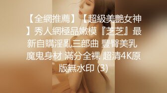 骚逼插一个根，手里拿一根的淫荡妻子