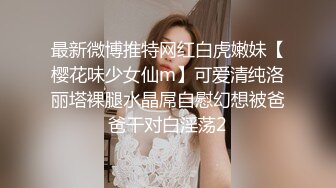 服装城女厕偷拍两位高跟美女的水润嫩逼