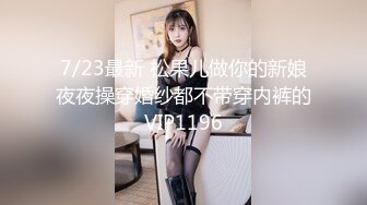 YC商场抄底黑吊带齐逼裙黄发美妞 透明内右侧浸湿前面一片乌黑