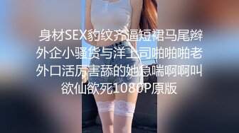 大屁股老婆光著洗衣服