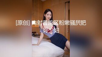 三个毛都没长齐的小嫩妞一起在床上诱惑你是什么体验好刺激，全程露脸三姐妹听大哥指挥，道具玩弄无毛白虎逼