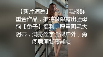 ZT全景厕拍系列16 爱滑冰的红发小姐姐阴唇还挺大