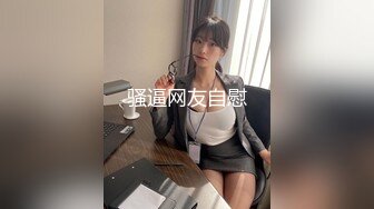 把同事骗进洗手间里面做爱还被发现了不管继续艹