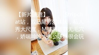    颜值不错的开档牛仔女模特跟大哥激情大秀，全程露脸漏奶情趣诱惑 各种抽插爆草浪叫呻吟