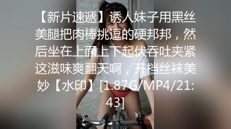 姐弟乱伦后续！身材高挑的姐姐，网吧打游戏 丝袜美腿诱惑，没忍住内射了姐姐