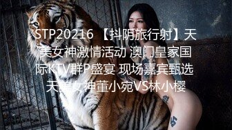 漂亮大奶少妇 穿着蜘蛛侠服 在家被帅气强壮性感无套猛怼 奶子哗哗 爽叫不停真能叫 最后拔吊颜射