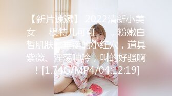 带着美女对着窗外开一炮