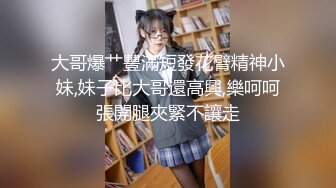 【新速片遞】 颜值不错的女模特镜头前再就业，身材不错高跟诱惑，镜头前各种发骚，揉奶玩逼掰开给狼友看，精彩刺激别错过