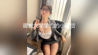 土豪粉丝眼镜胖哥和两个美女主播玩4P一边干一边手机自拍