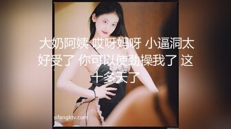 极品CP✅魔手》疯狂大胆坑神躲进商场女_厕独占一个坑位隔板缝中偸_拍各种B形妹子方便▲极限特写镜头快要碰到B了 (2)