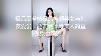 新婚小娇妻骚妻一边被前后夹击，一边还自摸，嘴里还不听淫叫，让她好爽好爽！淫妻敞开下体大门等待大家的进入