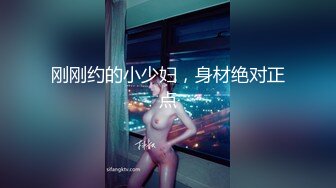 商场女厕近距离偷窥JK裙美女的小肥B