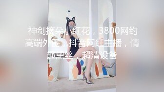 颜值不错的思春少女，全程露脸性感的纹身酒店发骚，跟狼友互动互动听指挥，揉奶玩逼掰开看特写，小手抠进去浪叫