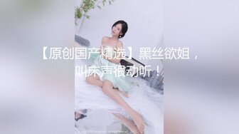 约了个酒店前台在卫生间偷情。男：把屁股撅起来，把门打开，你下面水好多。  前台：对面有人啊，让人看见就不好了！