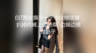 顶级绿帽奴大哥携娇妻约俩单男玩4P,三个大J8围着小少妇,手嘴闲不住