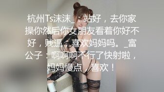 寝室春情 眼镜妹在宿舍偷偷自慰大气不敢喘 强忍小穴剧烈快感太爽了 生怕被室友发现跑进浴室高潮喷汁