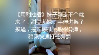 色房东浴室偷装摄像头偷窥身材还不错的打工妹洗澡前脱光光刷牙