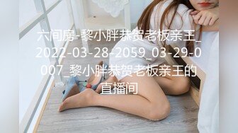 商场抄底美女穿着透明内裤被男友伸进裙子摸屁股