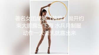 爱丽丝喜欢坐在她邻居的脸上，而他的舌头舔着阴户