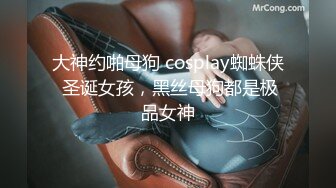 【街拍CD】 鞋店偷拍，超美短发萝莉萌妹，拼了命也想偷拍别人葡萄，女的看鞋不停地弯腰低头，领口很大！