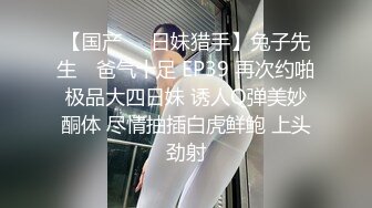 偷拍穿着斑点长裙的清纯美女毛毛可真多