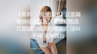 邪恶的房东在简陋的浴室各种角度偷拍 几位美女租客洗澡