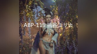 有点漂亮-兮媛baby：啊啊爸爸太爽了，女儿好痒好想要，两根手指不含糊，扣得阴道响响的声音！