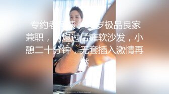 女神姐妹花【无敌兔兔】双女叠罗汉扣穴，一起翘美臀摇摆，无毛肥穴跳蛋震动，玩的很嗨极度诱惑