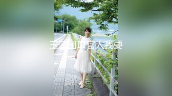 大神旅游景区一路走一路抄底众多的美女少妇眼界大开 (10)