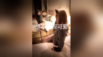 在家憋不住的两个骚逼出来发骚，单元楼下漏出骚奶子诱惑狼友，蹦起了野迪精彩刺激奶子坚挺互相摩擦不要错过