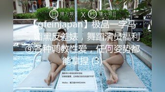  黑客破解家庭网络摄像头偷拍 两个巨乳少妇日常生活在客厅和老公啪啪