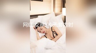  死库水网红美女！拨开内裤一线天馒头逼！水晶假屌抽插，炮友猛插肥穴，特写视角骑乘位套弄