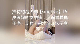   变态胖主任让女下属穿性感女仆装伺侯自己 一边猛草一边拍摄