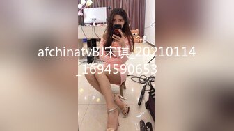   九头身大长腿极品美女！干净无毛美穴！黑丝美腿张开假屌爆插，骑乘位操的高潮喷水