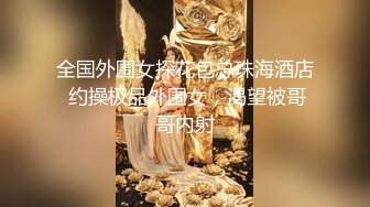 红白相间喜庆内衣吊带的妹子，卖力深喉吃屌，纹身情侣很会玩女上位啪啪做爱