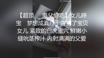 后入自家小骚货，边操还边问我操的舒不舒服