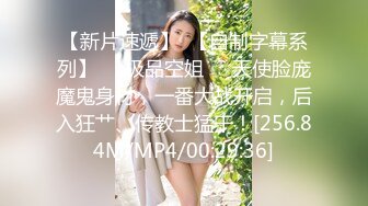 【新片速遞】  商场女厕全景偷拍娇小美少妇肥美的鲍鱼