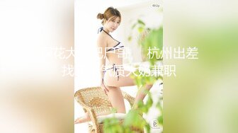 【新片速遞】  商场女厕小手电偷拍牛仔短裤美女❤️干净肥美的嫩鲍鱼