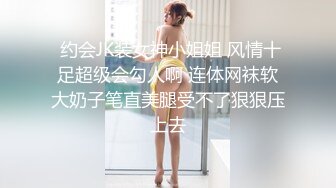 极品萌萌巨乳妹子宿舍睡下铺，奶罩都不穿，撩起衣服抖动奶子，真是一对豪乳！