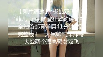 母狗忍不住用电动牙刷自慰，那就找人一起操