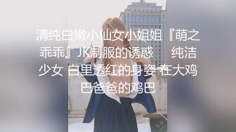 人妻御姐少妇美艳诱人，大奶子控制不住要从衣服里漏出来，礼物轰炸下脱光了诱惑狼友，揉骚奶子展示特写逼逼