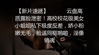 美容院的老板娘店里没人自己骚，自己给逼里拿注射器打性药，骚逼特写揉奶子浪荡呻吟，勾引狼友看粉红骚逼