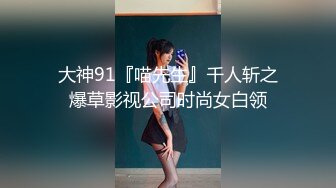 【女技师在按摩旁边小哥上来要操逼】给客人带上眼罩，旁边摸摸搞搞，掏出大屌吸吮，S型身材翘起美臀，后入爆操大声啪啪