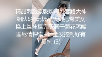 很火的家庭摄像头，美艳少妇和闺女睡觉，四腿交叉，把睡衣脱了手自动伸向淫穴扣摸，自慰完后知后觉盖被子！