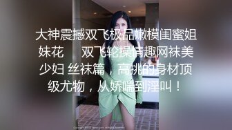 高清監拍身材超正的美婦裸著奶子在客廳敷面膜,風騷的豹紋露逼情趣內褲